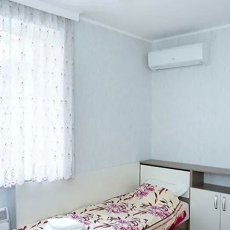 The Perfect Summer Getaway - 2-Bdr In Top Center Apartament *
